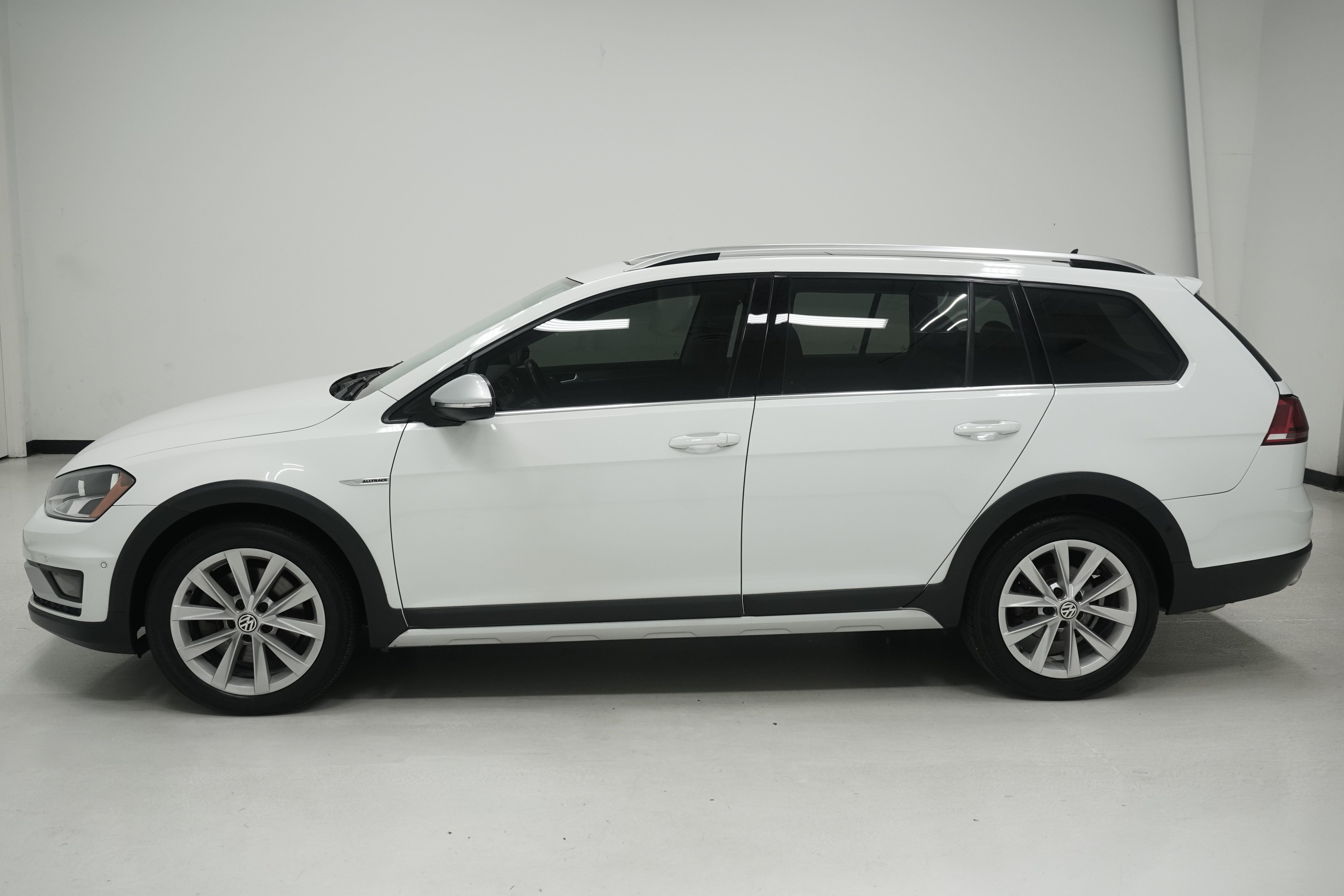Used 2017 Volkswagen Golf Alltrack SEL AWD/4WD image 7