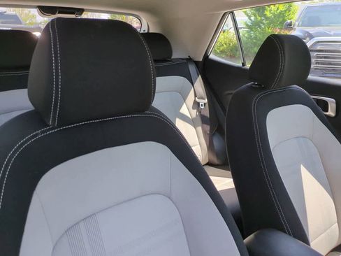 Used 2025 Hyundai Venue SEL image 7