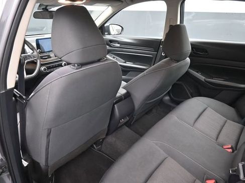 Used 2024 Nissan Altima 2.5 SV FWD image 2