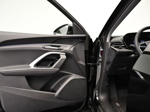 Used 2025 Audi Q5 Premium w/ Convenience Package image 31