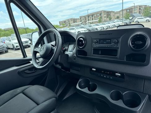 Used 2025 Mercedes-Benz Sprinter 2500 image 18