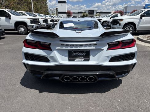 Used 2024 Chevrolet Corvette Z06 RWD image 9