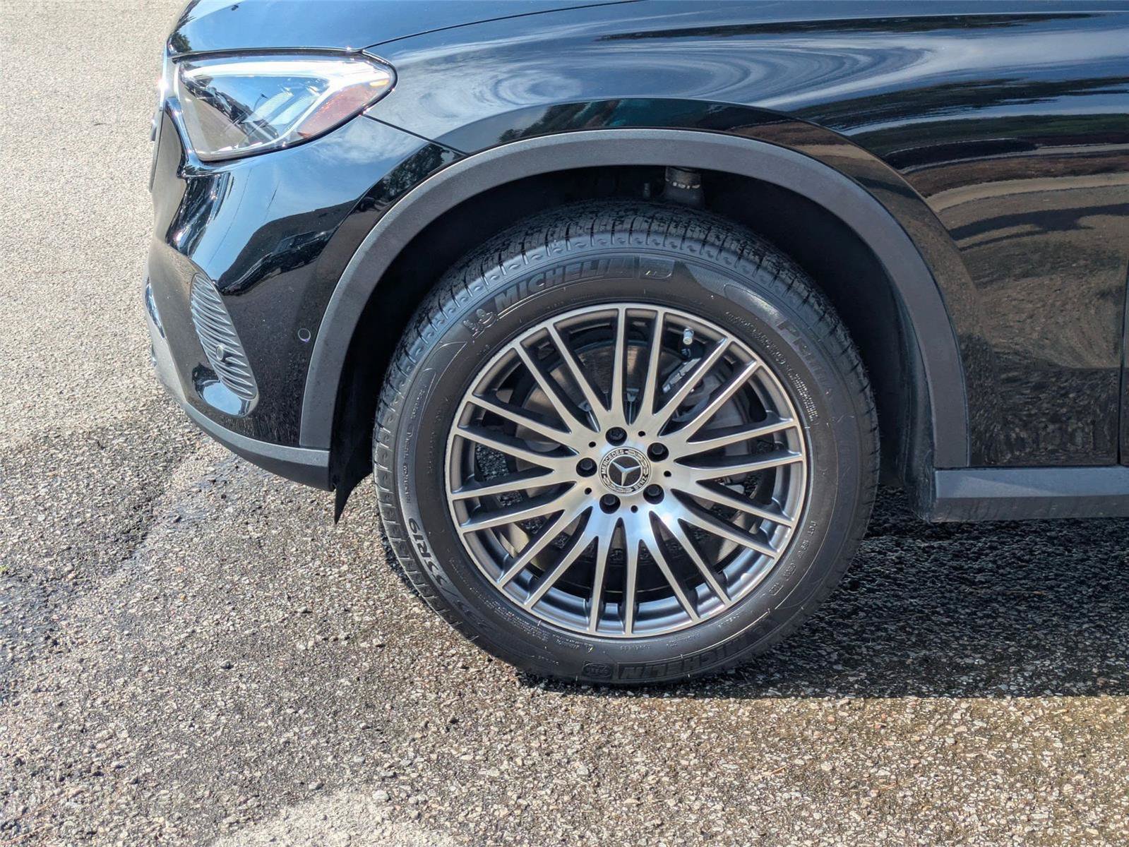 Used 2024 Mercedes-Benz GLC 300 4MATIC image 11