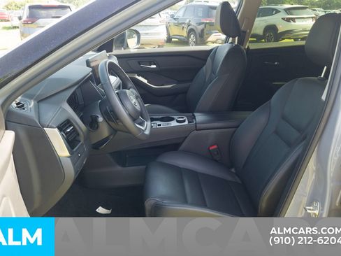 Used 2024 Nissan Rogue SL AWD/4WD image 7