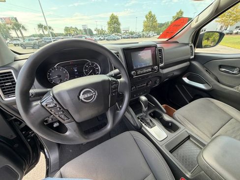 Certified 2024 Nissan Frontier SV w/ Technology Package AWD/4WD image 19