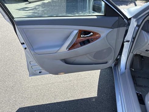 Used 2010 Toyota Camry Hybrid FWD image 13