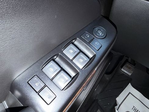 Used 2020 Chevrolet Suburban LT image 37