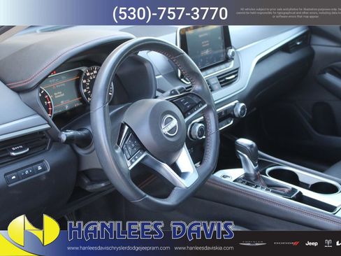 Used 2024 Nissan Altima 2.5 SR FWD image 11