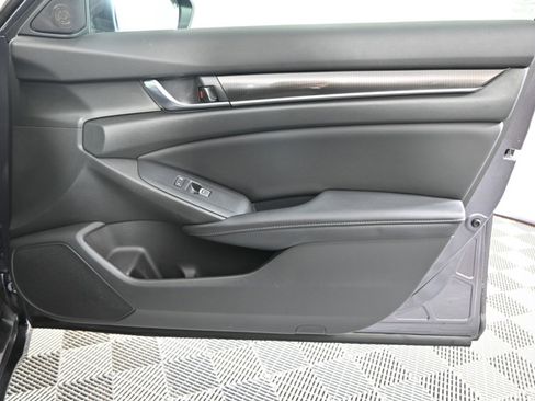 Used 2018 Honda Accord Sport image 16
