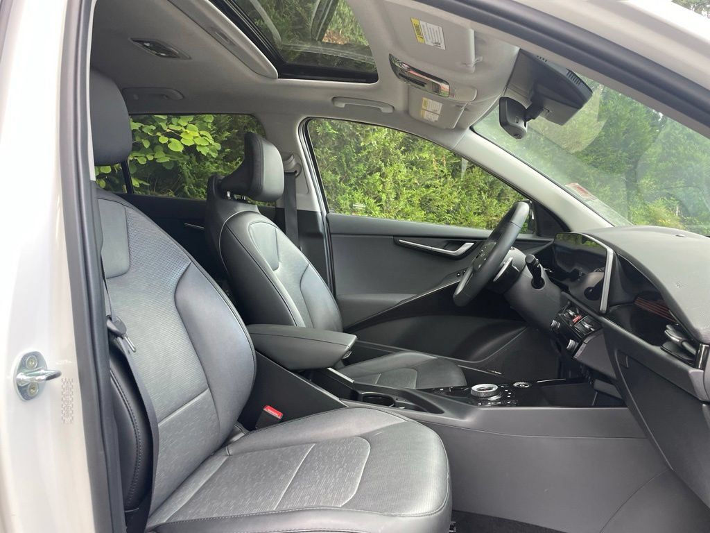 Certified 2023 Kia Niro Wave w/ Wave Preserve Package FWD image 23