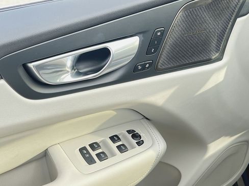 Certified 2023 Volvo XC60 B5 Ultimate w/ Climate Package image 15