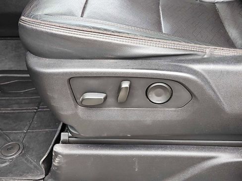 Used 2021 Chevrolet Tahoe High Country w/ Premium Package image 18