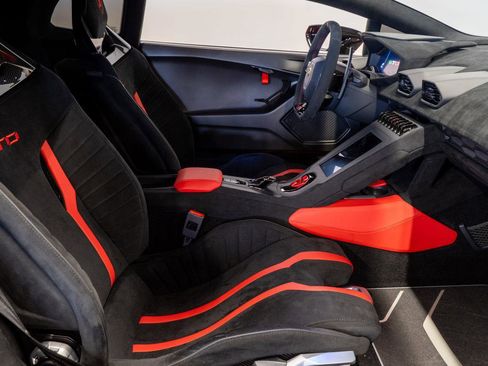 Used 2023 Lamborghini Huracan STO image 14