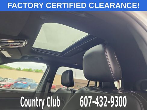 Used 2024 Jeep Grand Cherokee L Altitude AWD/4WD image 13
