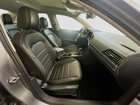 Used 2024 Volkswagen Jetta SE image 32