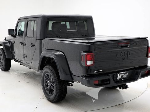 Used 2024 Jeep Gladiator Sport AWD/4WD image 6