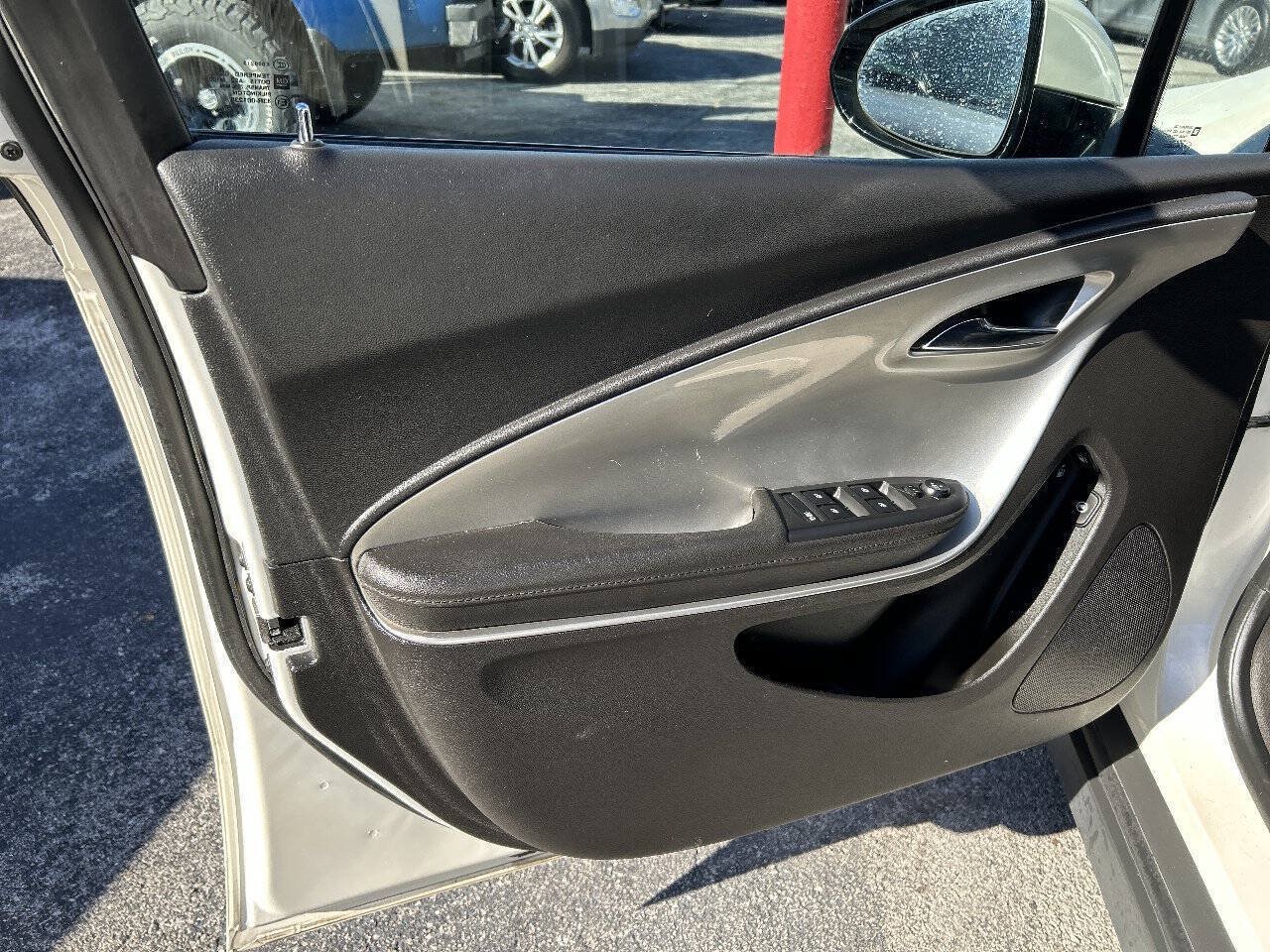 Used 2012 Chevrolet Volt Premium w/ Premium Trim Package FWD image 8