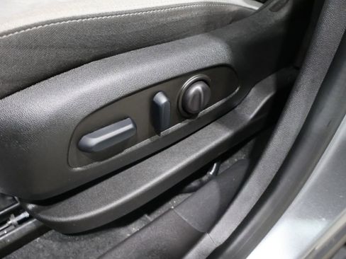 Used 2024 Chevrolet Equinox LT w/ Driver Convenience Package image 12