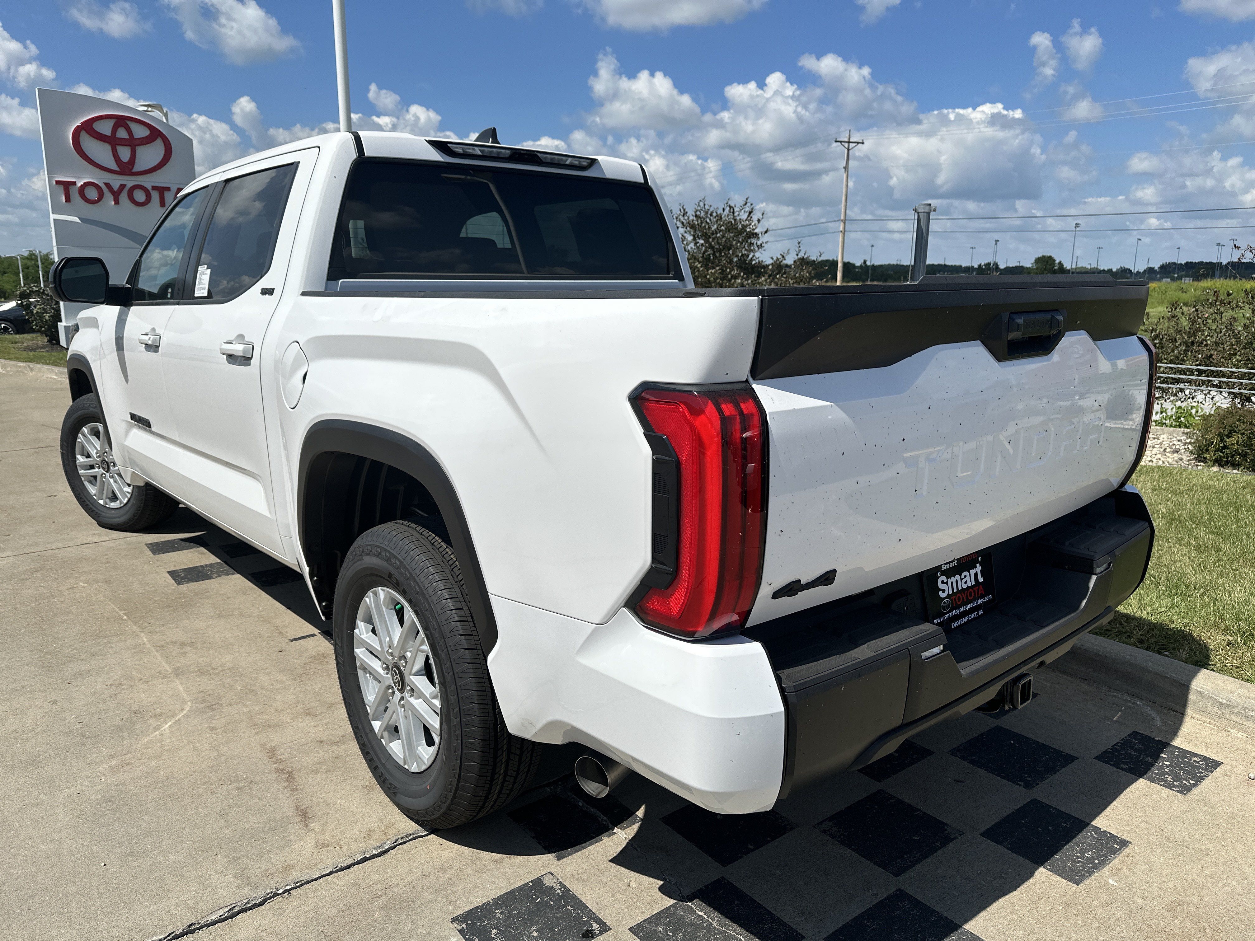 Used 2026 Toyota Tundra SR5 w/ SR5 Premium Package AWD/4WD image 4