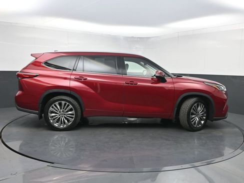 Used 2023 Toyota Highlander Platinum image 48