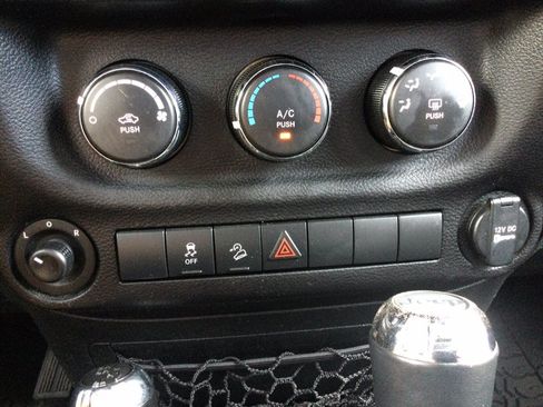 Used 2018 Jeep Wrangler Sport AWD/4WD image 29