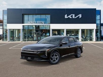 New 2025 Kia K4 LXS