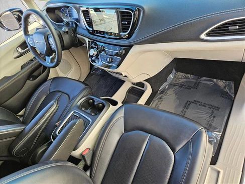 Used 2024 Chrysler Pacifica Limited FWD image 22