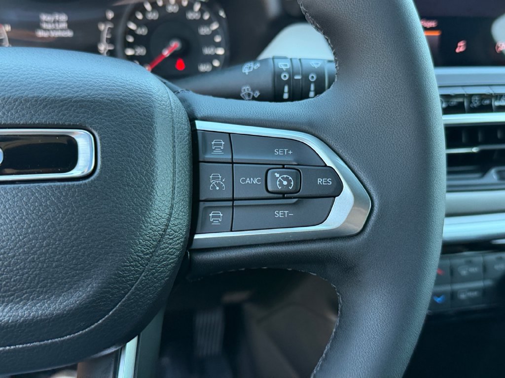 Used 2026 Jeep Compass Limited AWD/4WD image 19