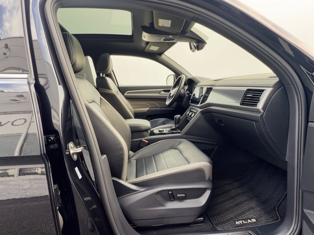 Certified 2023 Volkswagen Atlas Cross Sport SEL Premium R-Line AWD/4WD image 30