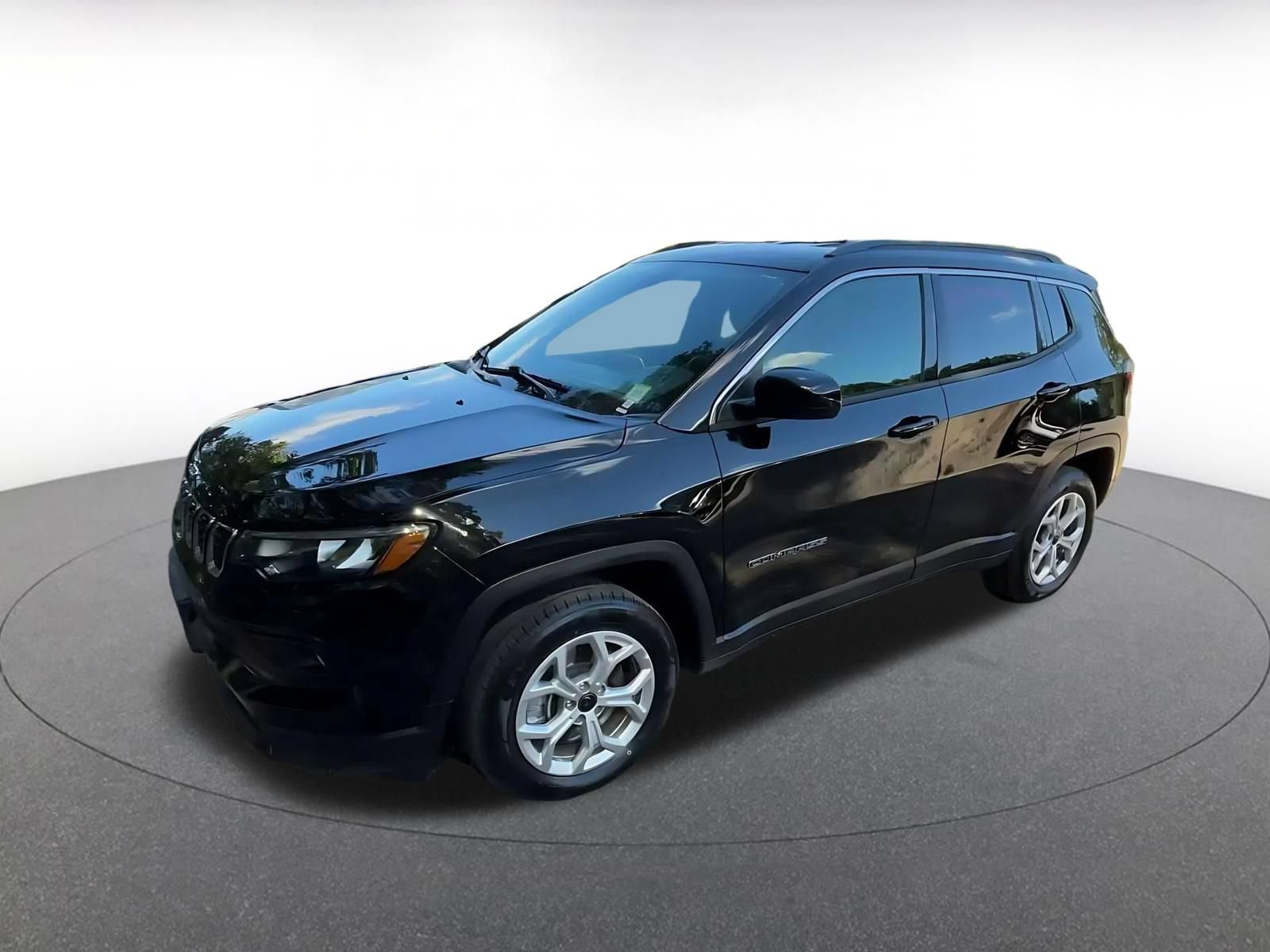 Used 2025 Jeep Compass Latitude AWD/4WD image 7