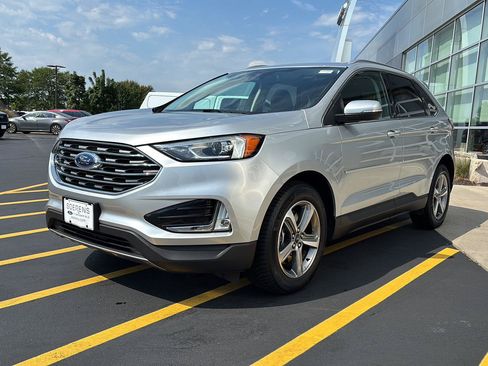 Used 2019 Ford Edge Titanium w/ Cold Weather Package AWD/4WD image 3