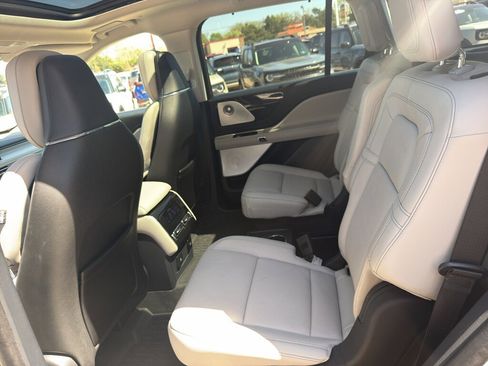 Used 2025 Lincoln Aviator Reserve w/ Equipment Group 201A AWD/4WD image 19