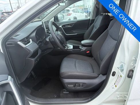 Used 2025 Toyota RAV4 XLE AWD/4WD image 9