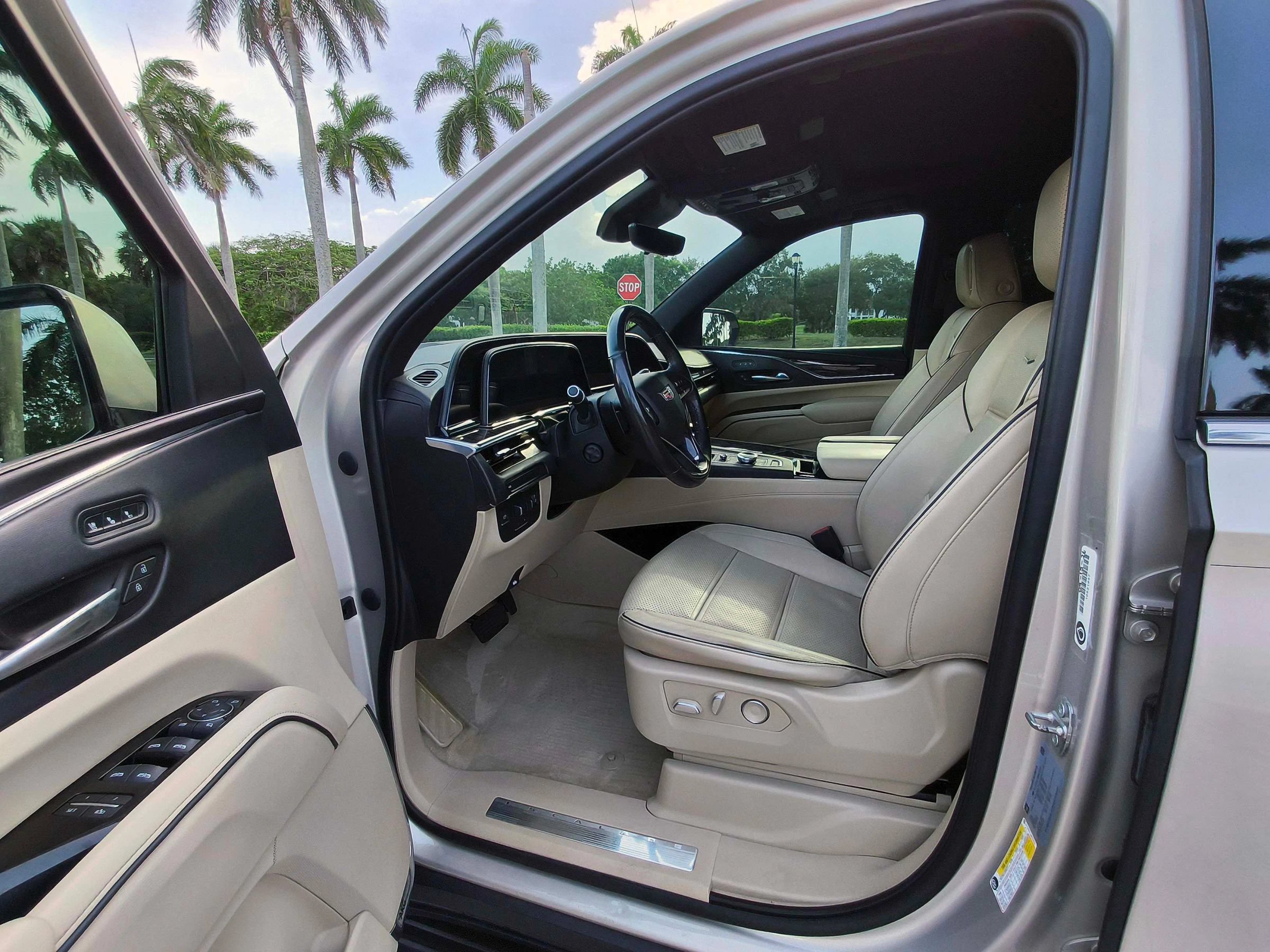 Used 2021 Cadillac Escalade ESV Premium Luxury w/ Performance Package RWD image 5