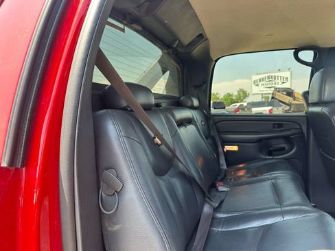 Used 2002 Chevrolet Avalanche 2500 w/ Convenience Pkg AWD/4WD image 24