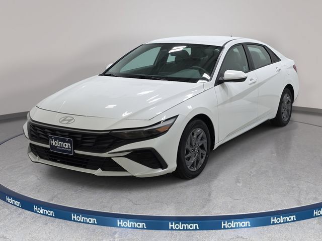 Used 2024 Hyundai Elantra SEL FWD image 1