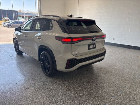 New 2026 Volkswagen Tiguan SE R-Line FWD image 3