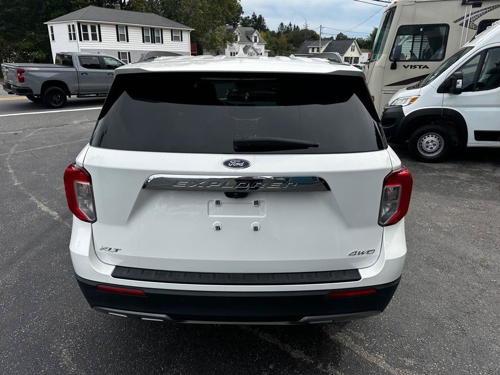 Used 2022 Ford Explorer XLT w/ Equipment Group 202A AWD/4WD image 4