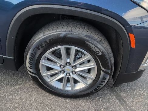 Used 2022 Chevrolet Traverse LT FWD image 14