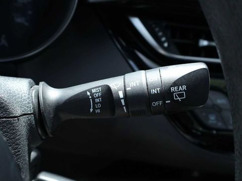 Used 2019 Toyota C-HR LE FWD image 28