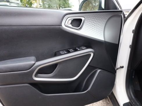 Certified 2023 Kia Soul LX w/ LX Technology Package image 20