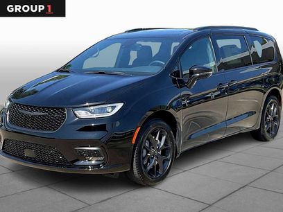 New 2026 Chrysler Pacifica Limited w/ S Appearance Package