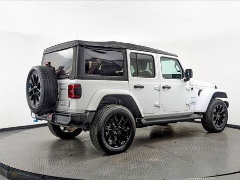 Used 2023 Jeep Wrangler Unlimited Sahara image 8