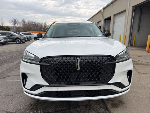 New 2026 Lincoln Aviator AWD image 11