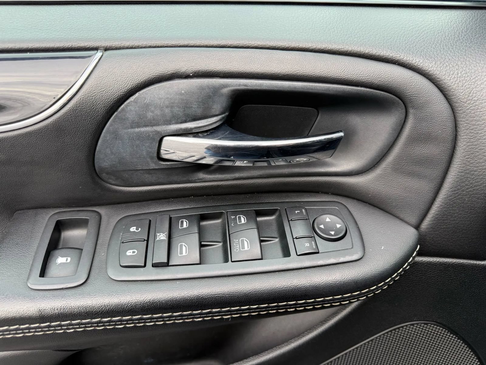 Used 2014 Dodge Grand Caravan SXT FWD image 12