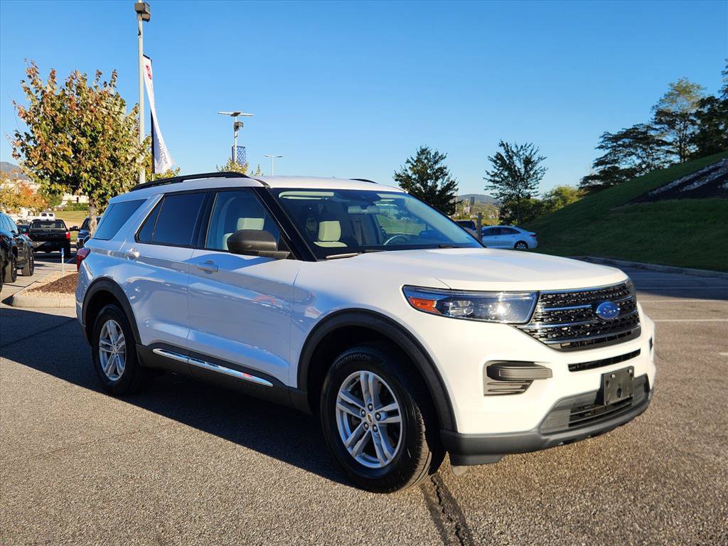 Used 2021 Ford Explorer XLT AWD/4WD image 2