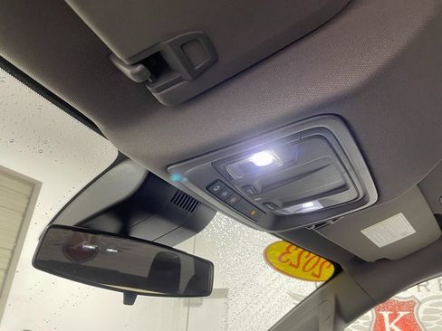 Used 2023 Chevrolet Silverado 1500 Custom image 18