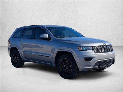 Used 2020 Jeep Grand Cherokee Altitude image 3