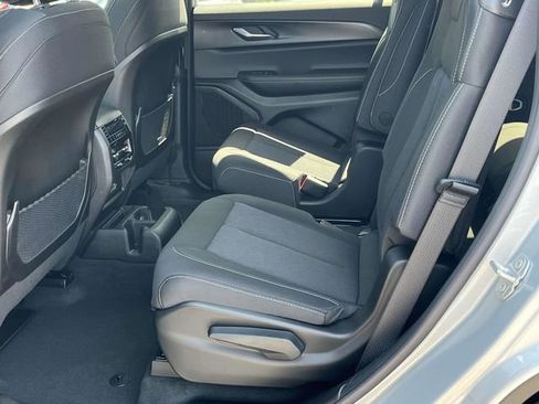 New 2025 Jeep Grand Cherokee L Laredo image 13