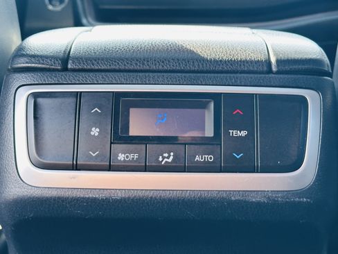 Used 2017 Toyota Highlander XLE AWD/4WD image 28